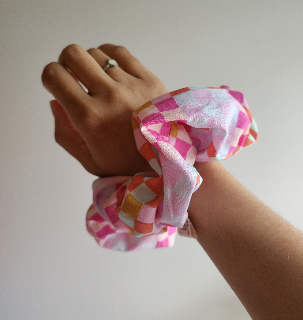 xl checkered scrunchie