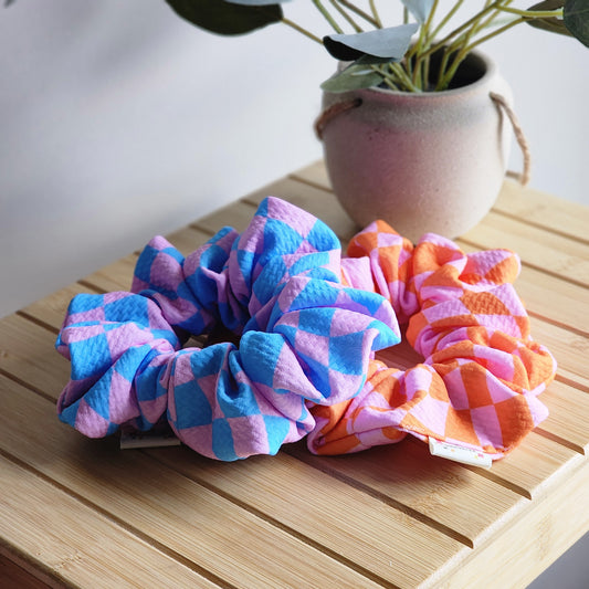 XL racing checkered scrunchie (blue)